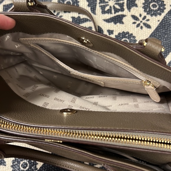 NWOT DKNY Purse - Picture 5 of 12